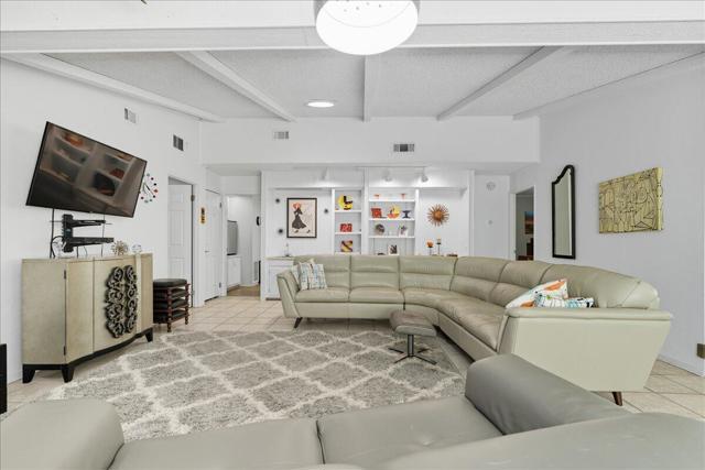 73974 Zircon W Circle, Palm Desert CA: https://media.crmls.org/mediaz/2f3b1f66-6281-4b41-b270-89e2fdc5e76f.jpg