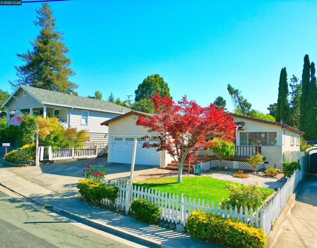 2156 MONTEREY AVENUE, Martinez CA: https://media.crmls.org/mediaz/2f3b5382-d4fc-460e-b9bf-9c24917d2e57.jpg