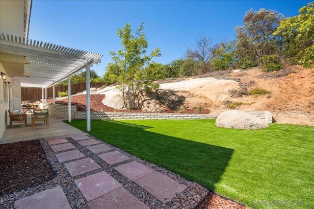 17283 Montero Rd, San Diego CA: https://media.crmls.org/mediaz/2f3bead1-bb2f-449d-b6f0-3c0ea75a436c.jpg