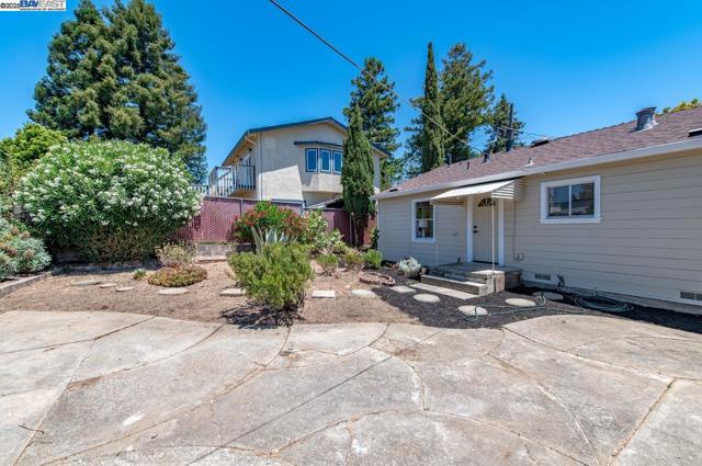 17673 Dorson Ln, Castro Valley CA: https://media.crmls.org/mediaz/2f3c11fc-1ff3-4aa9-8d08-5d3662017d42.jpg