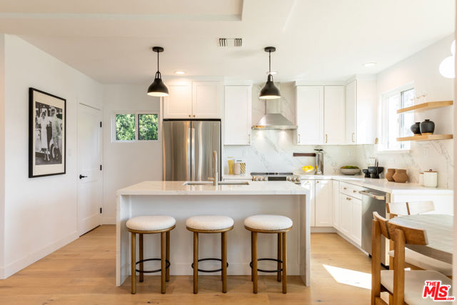 3840 Lyceum Avenue, Los Angeles CA: https://media.crmls.org/mediaz/2f3c4b4f-0b9f-4e58-b1dc-e484a72db26d.jpg