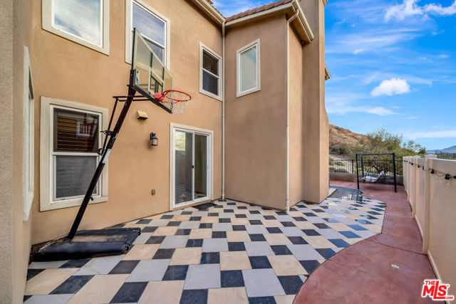 15624 Derrico Lane, Canyon Country CA: https://media.crmls.org/mediaz/2f3ce0c2-0391-4c2e-8db1-226278bfa56b.jpg