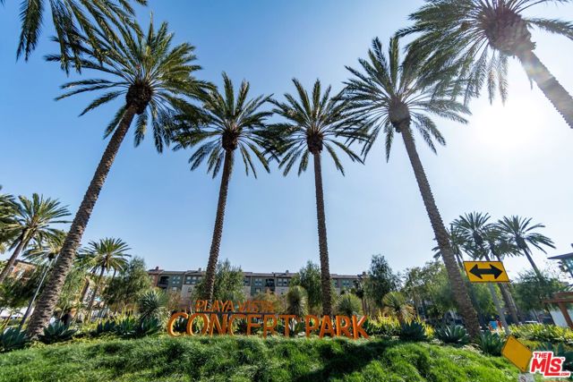 5350 Playa Vista Drive, Playa Vista CA: https://media.crmls.org/mediaz/2f3d0dfa-5fd8-4667-81a1-add889b66489.jpg