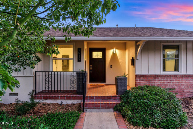 7917 Ostrom Avenue, Van Nuys CA: https://media.crmls.org/mediaz/2f3d4fcb-5221-4b46-b17d-6e65284adc6c.jpg