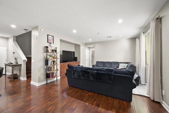 7508 EAGLE Drive, Santee CA: https://media.crmls.org/mediaz/2f3db838-2a64-4de7-8162-60acb2165927.jpg