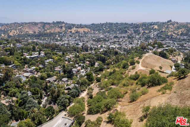 3995 Glenalbyn Drive, Los Angeles CA: https://media.crmls.org/mediaz/2f3de101-4d39-4c59-9fdb-f631ccee91f2.jpg