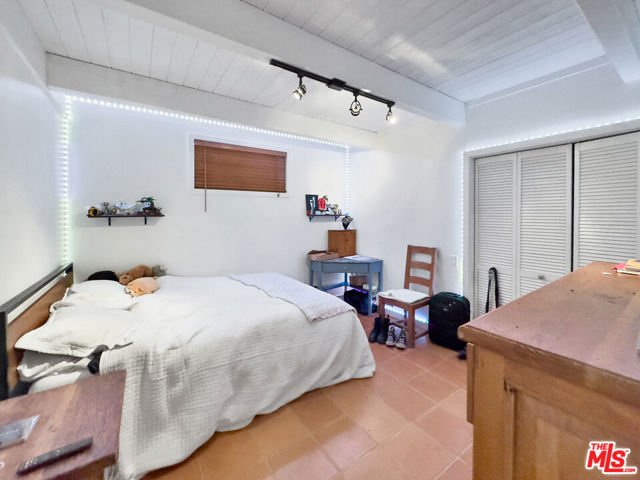 22012 Topanga School Road, Topanga CA: https://media.crmls.org/mediaz/2f3eb4b8-bea3-4710-9358-a23af814a5d0.jpg