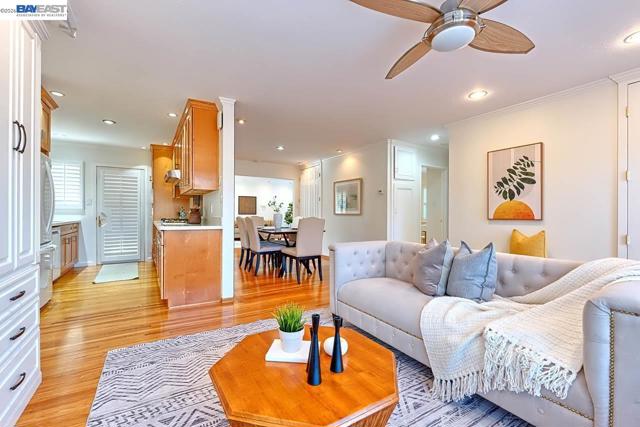 1515 Miramonte Ave, Mountain View CA: https://media.crmls.org/mediaz/2f3ef7f0-3f65-4a9e-b6cb-d4b5135ff785.jpg