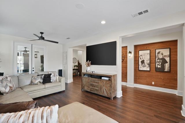 Detail Gallery Image 5 of 72 For 25351 Forest St, Corona,  CA 92883 - 5 Beds | 5 Baths