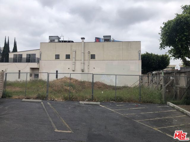 1255 S La Cienega Boulevard, Los Angeles CA: https://media.crmls.org/mediaz/2f3f82f6-4c7f-46a9-af2d-d916ab14ac41.jpg
