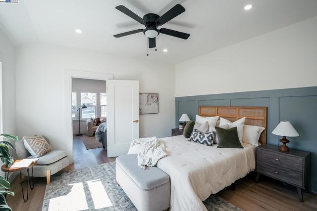 2232 Rosedale Ave, Oakland CA: https://media.crmls.org/mediaz/2f4022ee-5919-4382-a5eb-afdf7a5ec28c.jpg