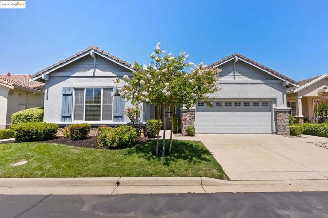 551 Quindell Way, Brentwood CA: https://media.crmls.org/mediaz/2f40d481-ac5a-429a-a2aa-8d49d796d47e.jpg