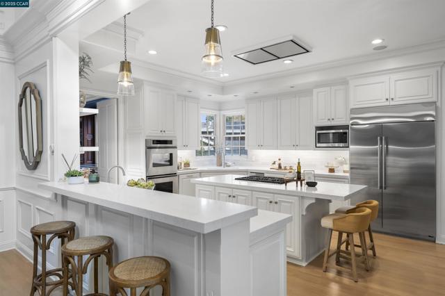 1826 Alameda Diablo, Diablo CA: https://media.crmls.org/mediaz/2f40eec8-137f-4cbc-93d9-2530970bab7b.jpg