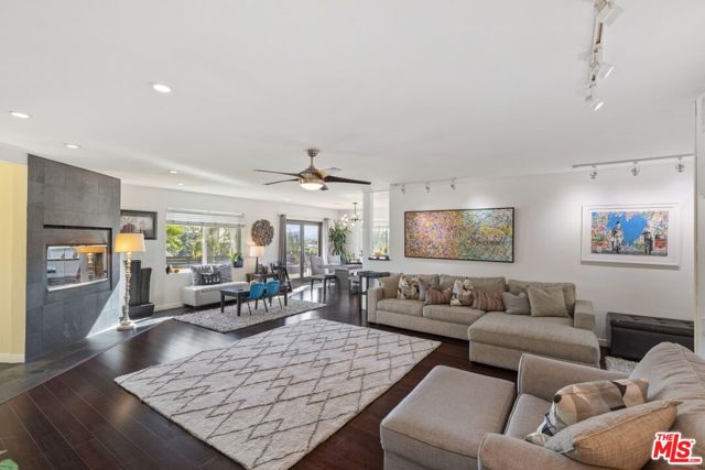 7130 Gateshead Way, West Hills CA: https://media.crmls.org/mediaz/2f411f7c-98ff-460a-a21b-a96754133ad8.jpg