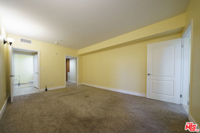 122 N Clark Drive, West Hollywood CA: https://media.crmls.org/mediaz/2f41d7b7-c850-49cb-9e24-1c4611a324a1.jpg