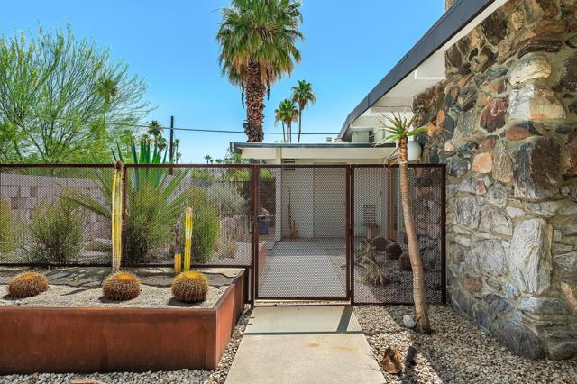 2639 E Livmor Avenue, Palm Springs, CA 92262