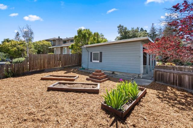 206 Frances Lane, Redwood City CA: https://media.crmls.org/mediaz/2f4297da-26ed-4a67-aefd-3f0da6e47b63.jpg