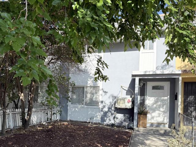 989 Palm Cir, Tracy CA: https://media.crmls.org/mediaz/2f42a57c-c4df-4b56-b417-37b31e5eceb4.jpg
