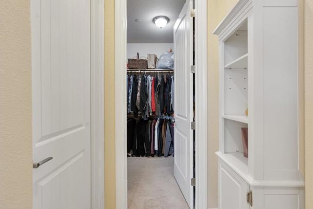 1618 Lily Court, Hollister CA: https://media.crmls.org/mediaz/2f43c067-453f-4f4c-9a81-e4137816ca1d.jpg