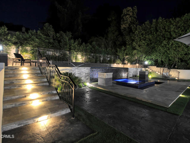 1929 Lyans Drive, La Canada Flintridge CA: https://media.crmls.org/mediaz/2f43ceed-74c4-4110-8a1b-fc70aaa141cd.jpg