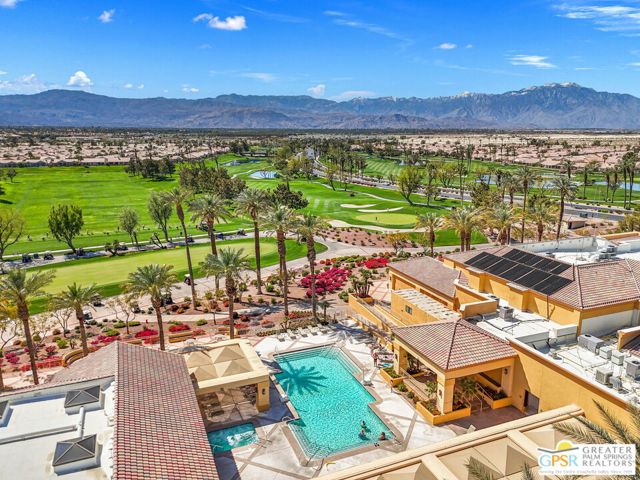 78712 Postbridge Circle, Palm Desert CA: https://media.crmls.org/mediaz/2f443652-9103-4a46-94e3-8d9b8369a228.jpg