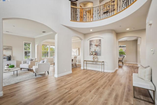 2193 Autinori Ct, Livermore CA: https://media.crmls.org/mediaz/2f4463d8-5d2d-481f-9a3f-a2bf883807c3.jpg