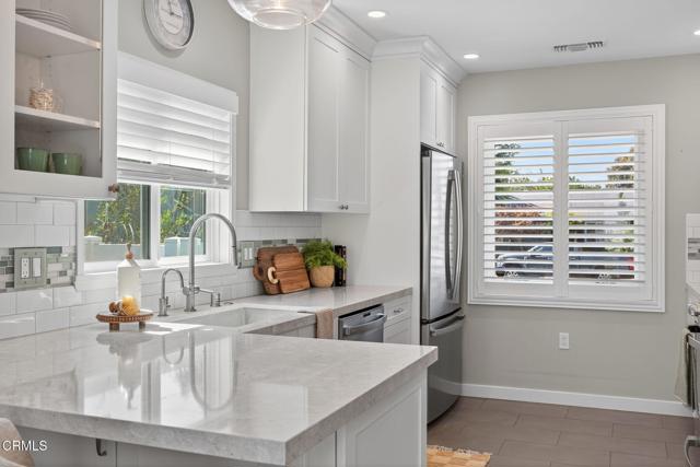 3167 Armada Drive, Ventura CA: https://media.crmls.org/mediaz/2f44cbf9-15b4-44ff-b50c-e0891fa0aea8.jpg