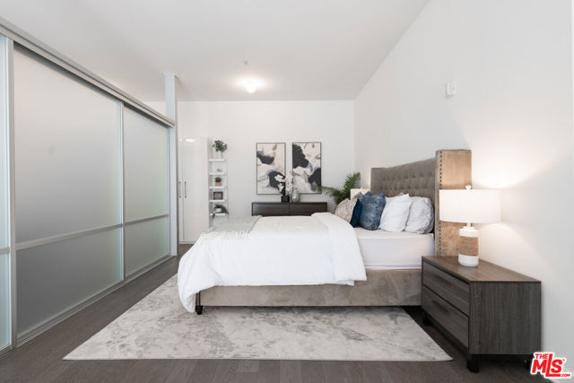 4080 Glencoe Avenue, Marina del Rey CA: https://media.crmls.org/mediaz/2f44f47e-0138-4f7a-89ad-8c90db18ac17.jpg