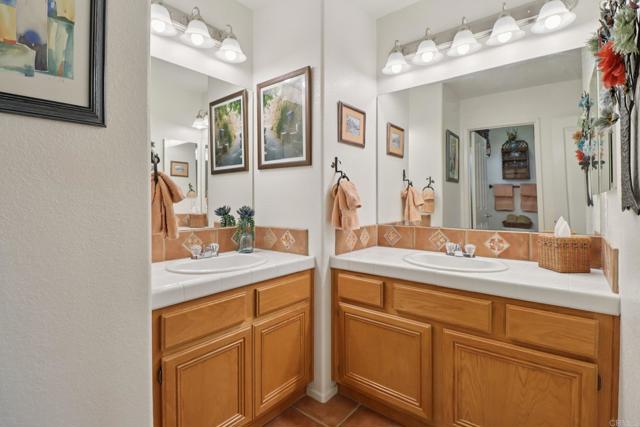 542 Lee Circle, Chula Vista CA: https://media.crmls.org/mediaz/2f44f8ed-19c6-45fd-8280-104ed71f33d9.jpg