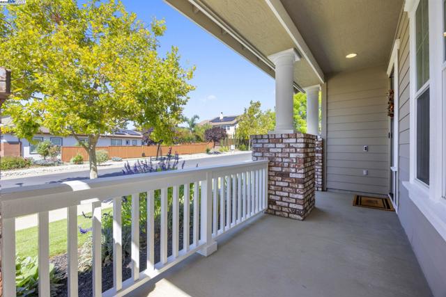 1037 Lexington Way, Livermore CA: https://media.crmls.org/mediaz/2f4524a1-5b87-4b3e-b17a-661f57641841.jpg