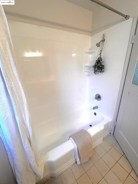 869 Lassen St, Richmond CA: https://media.crmls.org/mediaz/2f45a4b6-1efa-4912-afcc-d15d87d249ff.jpg