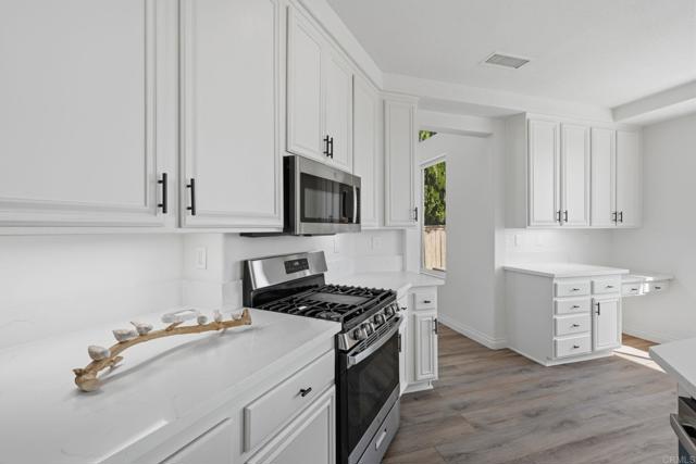 Detail Gallery Image 20 of 48 For 29 Villa Valtelena, Lake Elsinore,  CA 92532 - 4 Beds | 3 Baths