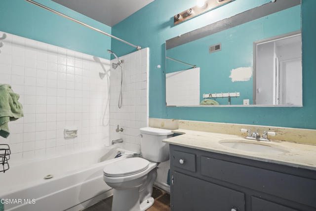 887 Erringer Road, Simi Valley CA: https://media.crmls.org/mediaz/2f45deba-8182-4770-aa1d-c2f48fff9209.jpg