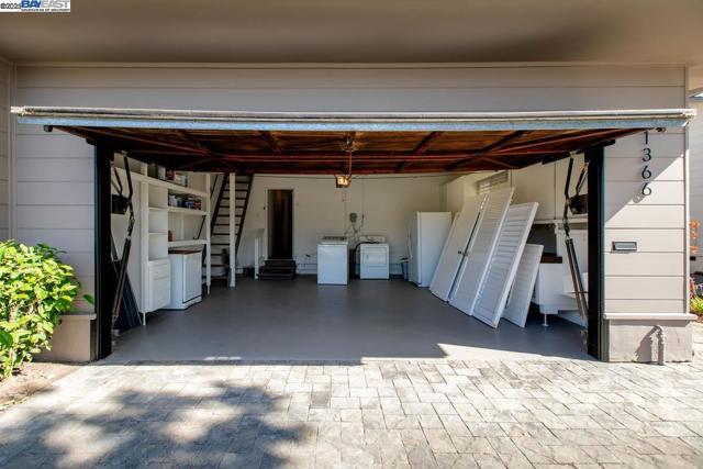 1366 Hansen Ave, Alameda CA: https://media.crmls.org/mediaz/2f45ea6d-6b5b-440d-9a78-4a54de2dd2e7.jpg