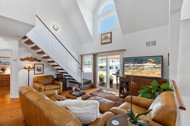 374 Orange Avenue, Coronado CA: https://media.crmls.org/mediaz/2f469338-dcdb-49f2-b31d-0ff848fa3ba3.jpg
