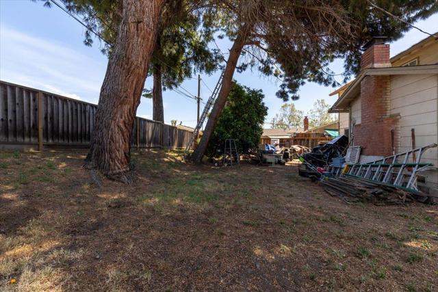 2074 Ashwood Lane, San Jose CA: https://media.crmls.org/mediaz/2f46d169-5f8d-4328-a467-b5537cf137f0.jpg