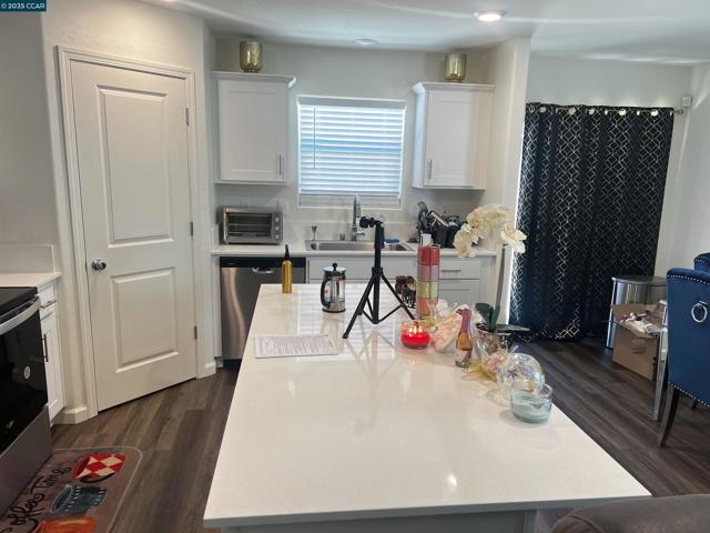 627 Elizabeth Ct, Merced CA: https://media.crmls.org/mediaz/2f475561-cd65-4afc-aeab-8107a9153bdb.jpg