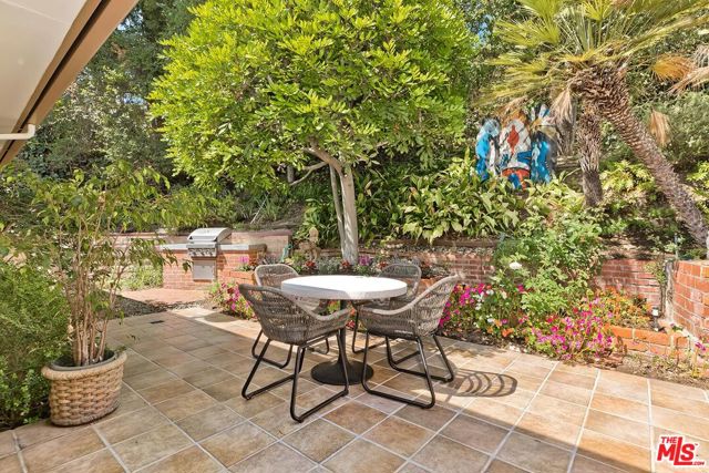 251 Ashdale Avenue, Los Angeles CA: https://media.crmls.org/mediaz/2f47bf42-e493-470c-b303-c4fca7d09153.jpg