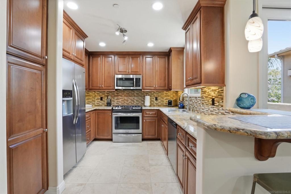1137 Felspar Street - photo 5