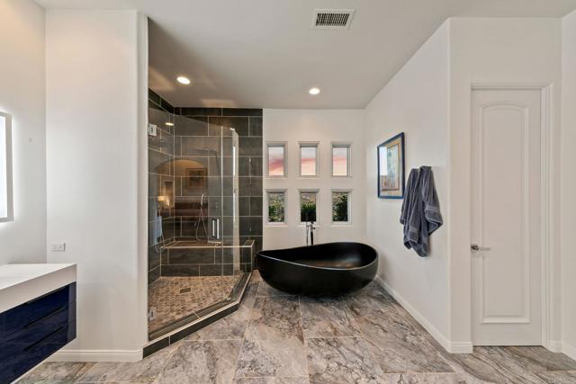 30330 Via Maria Elena, Bonsall CA: https://media.crmls.org/mediaz/2f489449-bc43-4878-97f7-7b6d99829744.jpg