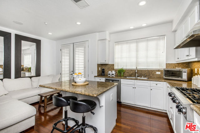 6021 Dawn, Playa Vista CA: https://media.crmls.org/mediaz/2f48b2a4-d651-404f-8a83-9848ab511d6a.jpg