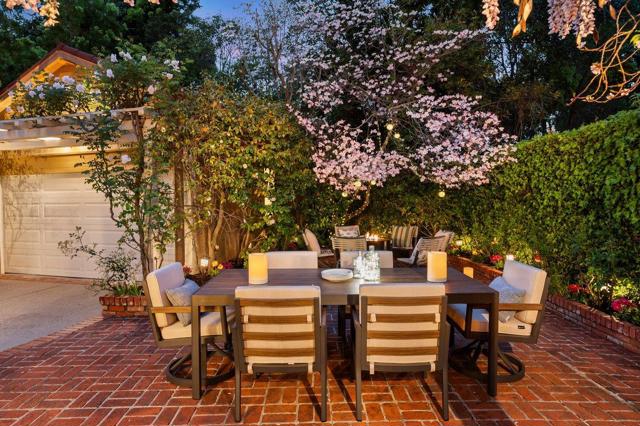 526 W Poplar Avenue, San Mateo CA: https://media.crmls.org/mediaz/2f4916d6-ba71-4111-9d9e-93ee40e2e286.jpg