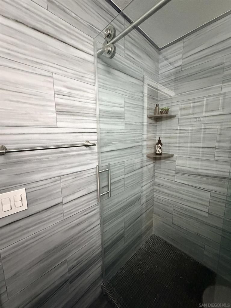https://media.crmls.org/mediaz/2f4980a9-6bea-49c1-bdf4-d17a5732b694.jpg?preset=X-Large