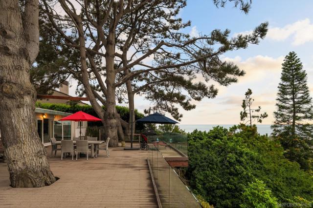 2165 Balboa Ave, Del Mar CA: https://media.crmls.org/mediaz/2f49aa26-98b8-4c8f-96e3-e18617eabbb3.jpg
