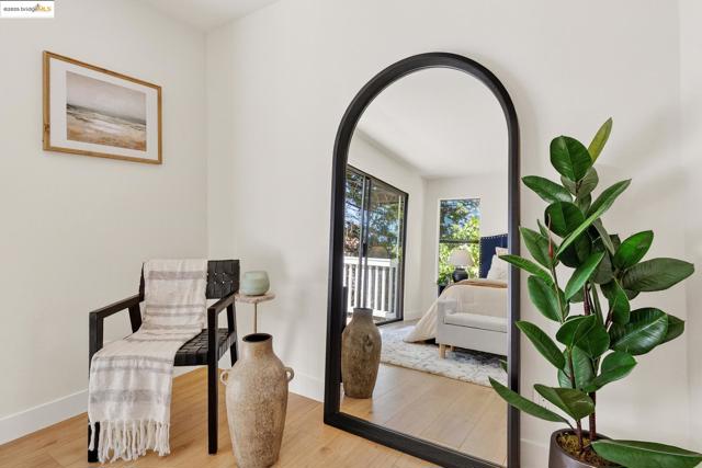 221 Village Pl, Martinez CA: https://media.crmls.org/mediaz/2f49bf4e-c54d-43de-b4ea-8f2e11e6a9f4.jpg
