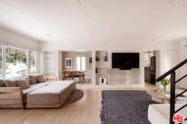 2913 Dell Avenue, Venice CA: https://media.crmls.org/mediaz/2f49e476-a71b-4757-8932-8fcfa3264f1a.jpg