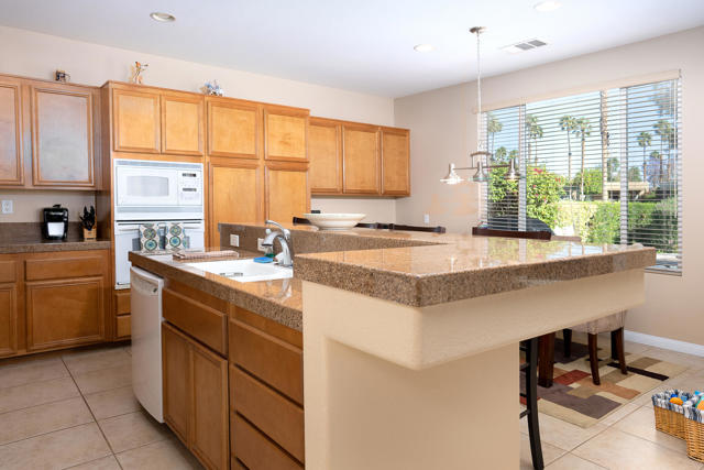67646 S Natoma Drive, Cathedral City CA: https://media.crmls.org/mediaz/2f49ed93-4567-4432-bc77-290ff4205dfa.jpg