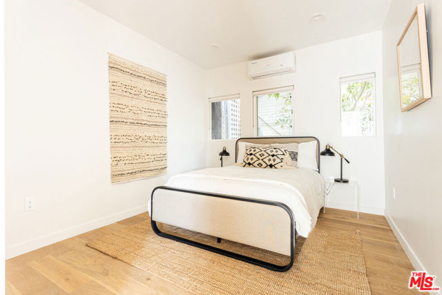1946 1/2 Preston Avenue, Los Angeles CA: https://media.crmls.org/mediaz/2f49f296-65e0-4375-9ee5-6ba4de9882cc.jpg