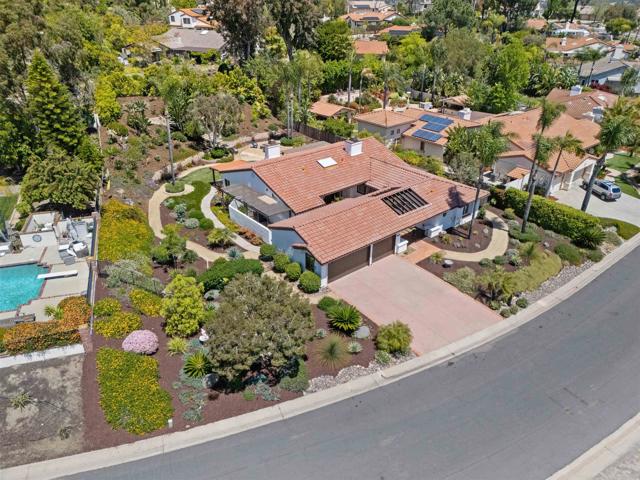 3565 Avenida Amorosa, Escondido CA: https://media.crmls.org/mediaz/2f4a4790-8bc8-425a-90a8-8814e6d2c04d.jpg