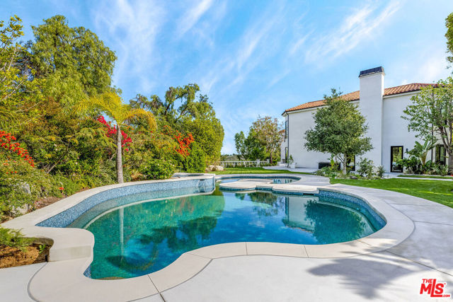 5192 Parkway Calabasas, Calabasas CA: https://media.crmls.org/mediaz/2f4a668b-ab38-4a7c-8e25-cf681890c1fd.jpg
